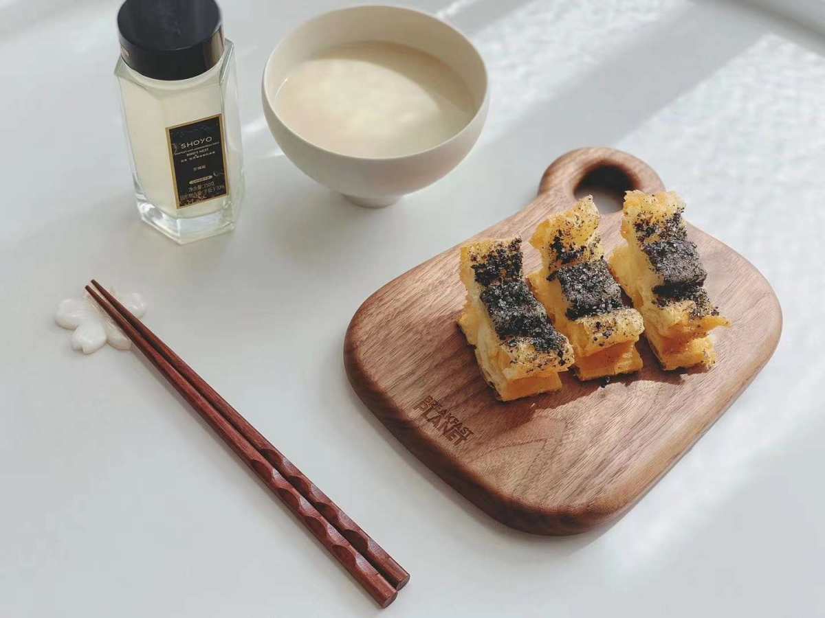 随便吃吃～ 每天三杯水，一杯酸奶，N个水果 起床一大杯水，用