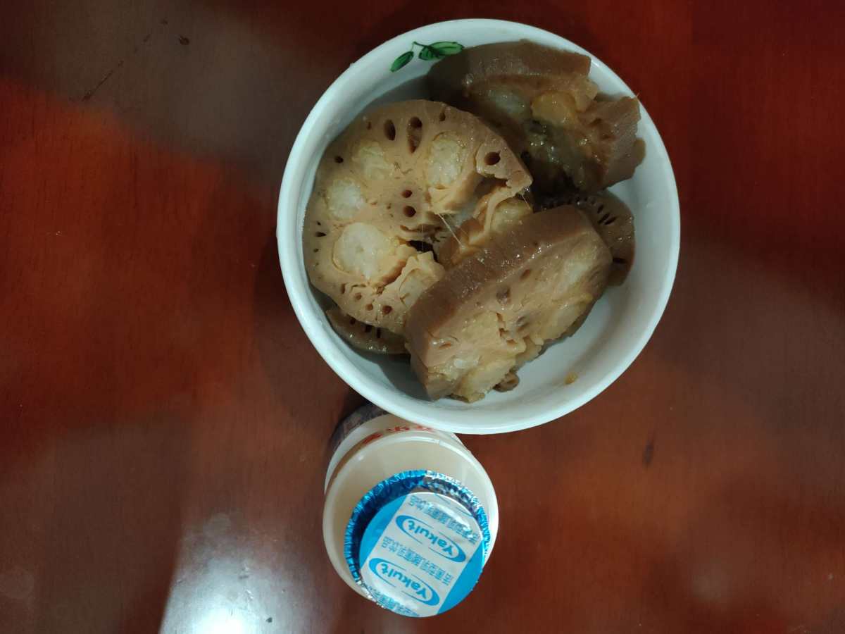 秋膘大作战打卡第19天，早上依然是空腹一大杯温开水，一杯小酸