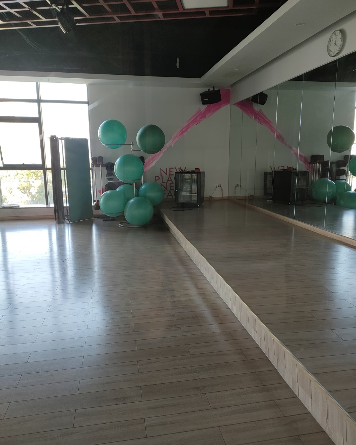 秋膘大作战打卡第19天，早上依然是空腹一大杯温开水，一杯小酸