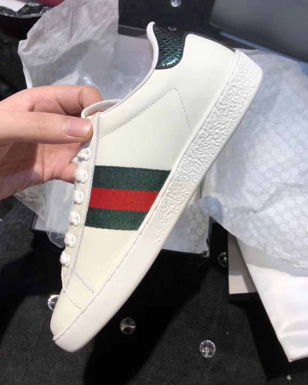 买过最贵的鞋🤣Gucci 古驰女士经典款小蜜蜂女士小白鞋，