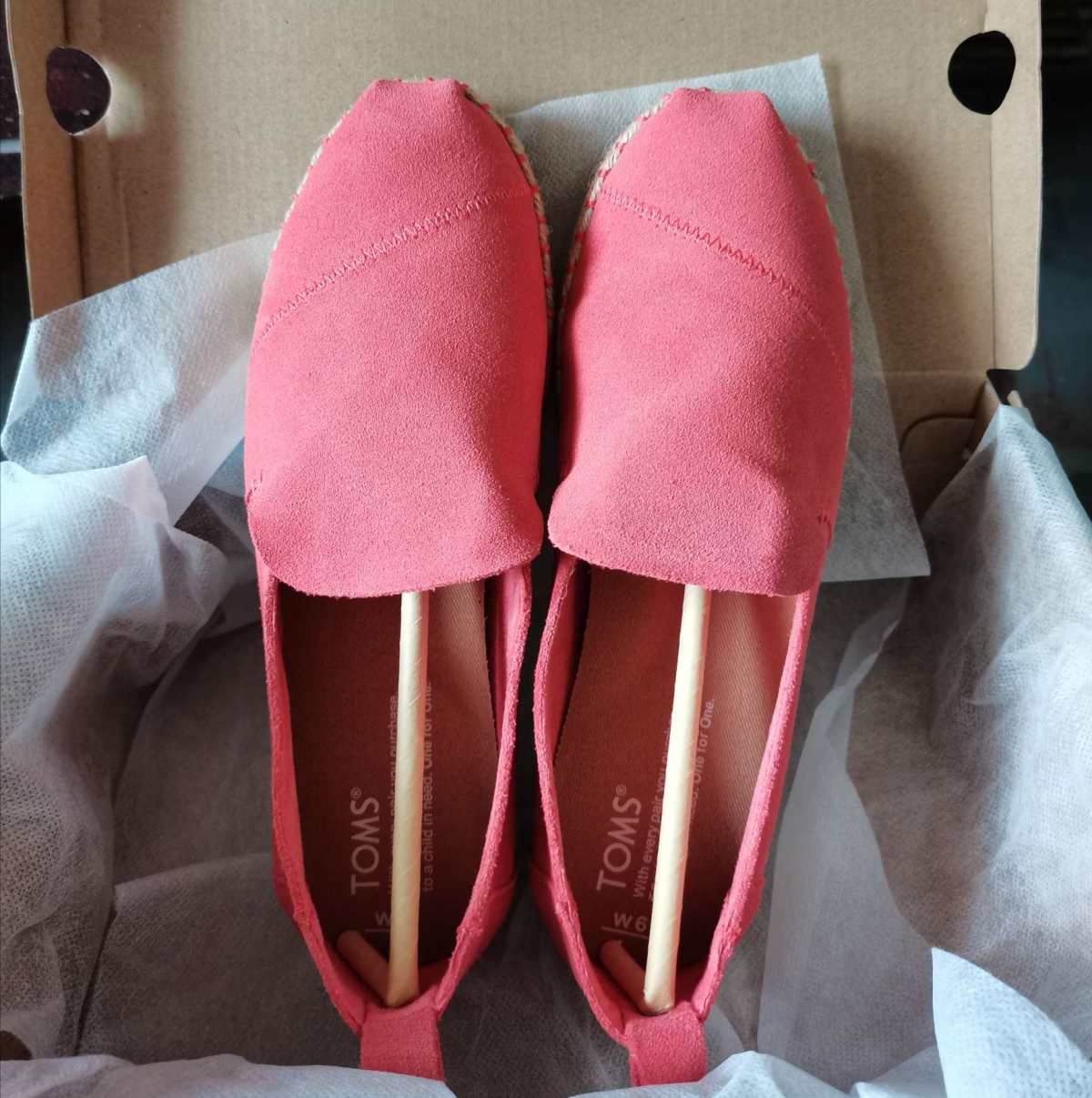 运通卡黑五剁手清单之TOMS女式平底鞋 TOMS：是美国著名