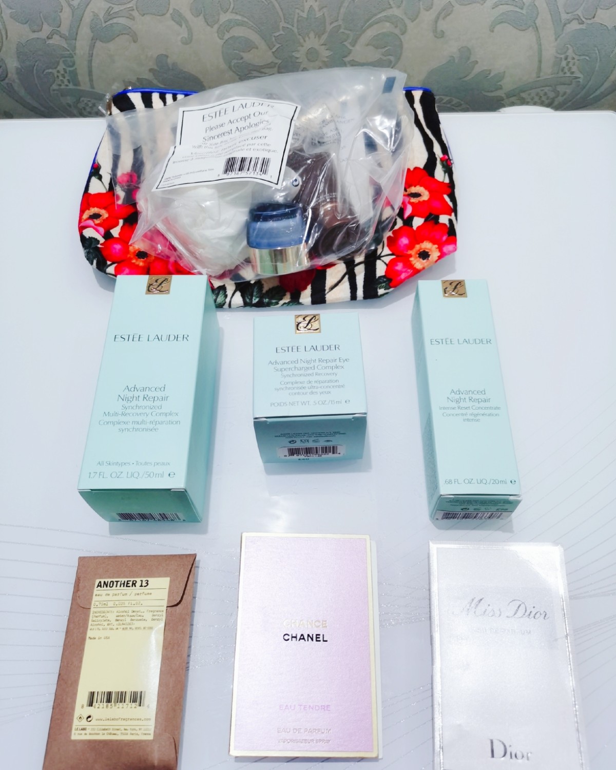 🍎🍎我的雅诗兰黛买一赠十二到啦哇咔咔(´∀｀*) 想必你