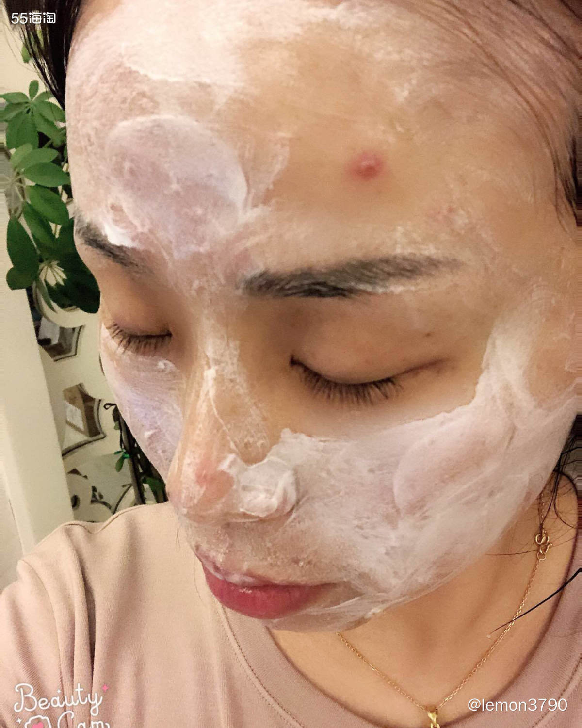 面膜打卡no4 今天刷小红书看见精粹水起痘的人不少，现在开始