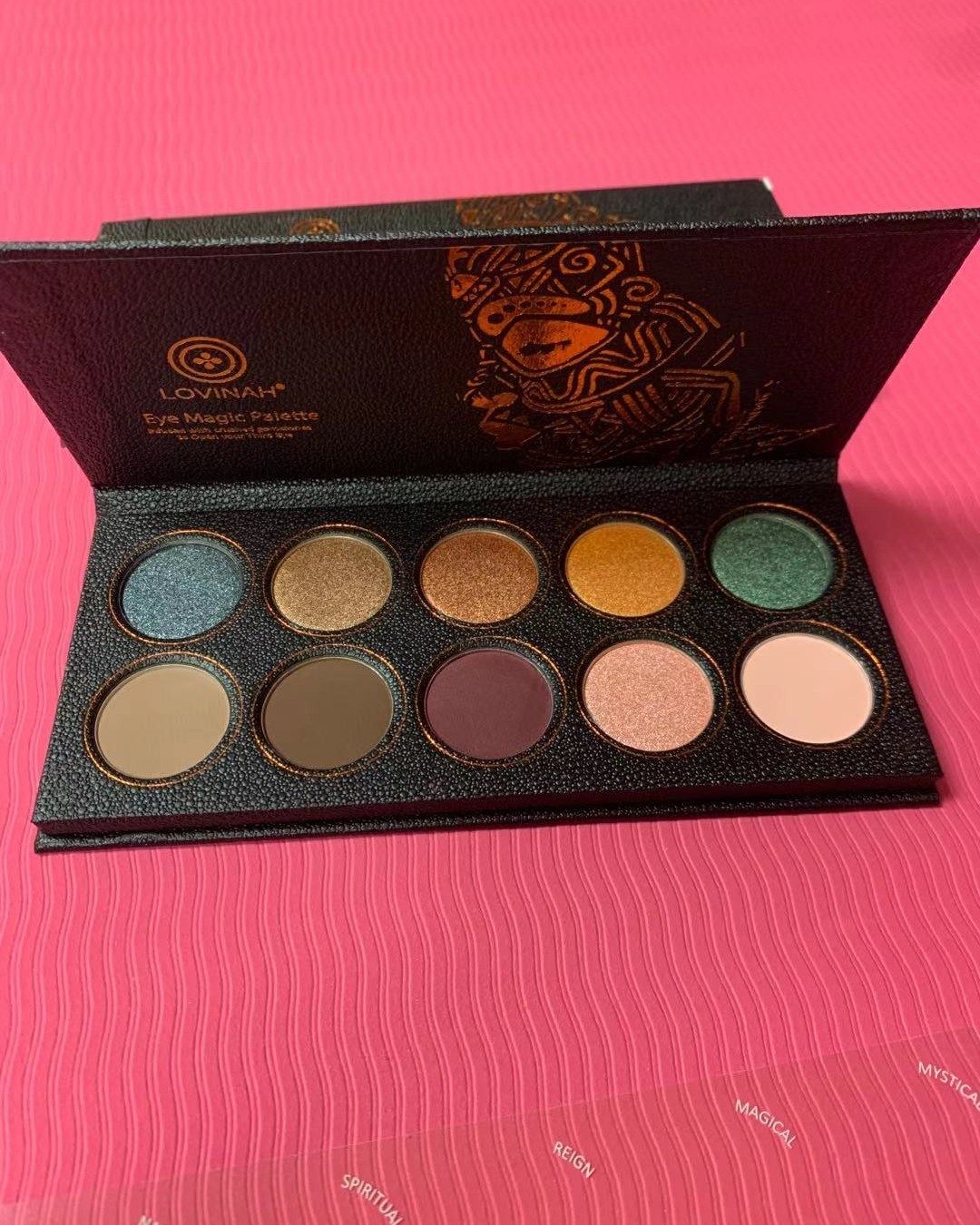 Lovinah beauty亮眼法十色眼影盘  敲好看的眼影