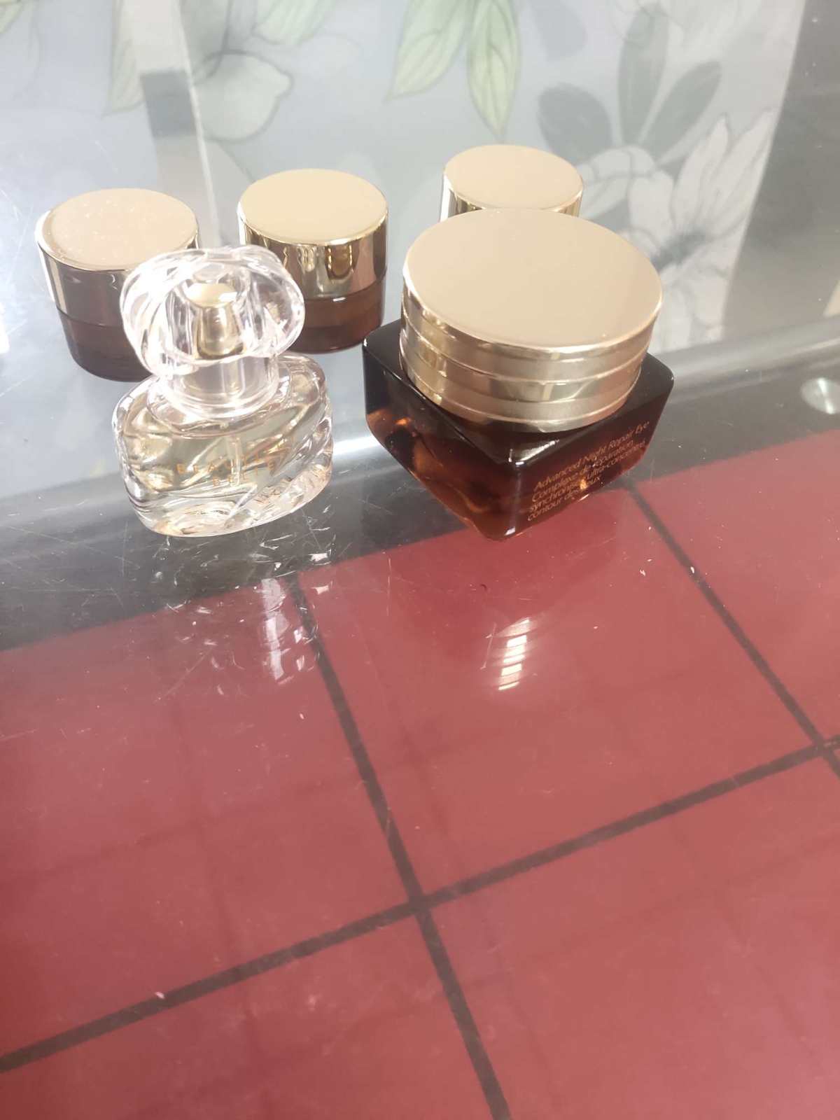 来开箱拉，新人单的开箱，美国官网买的眼霜买一送一换购大礼包，
