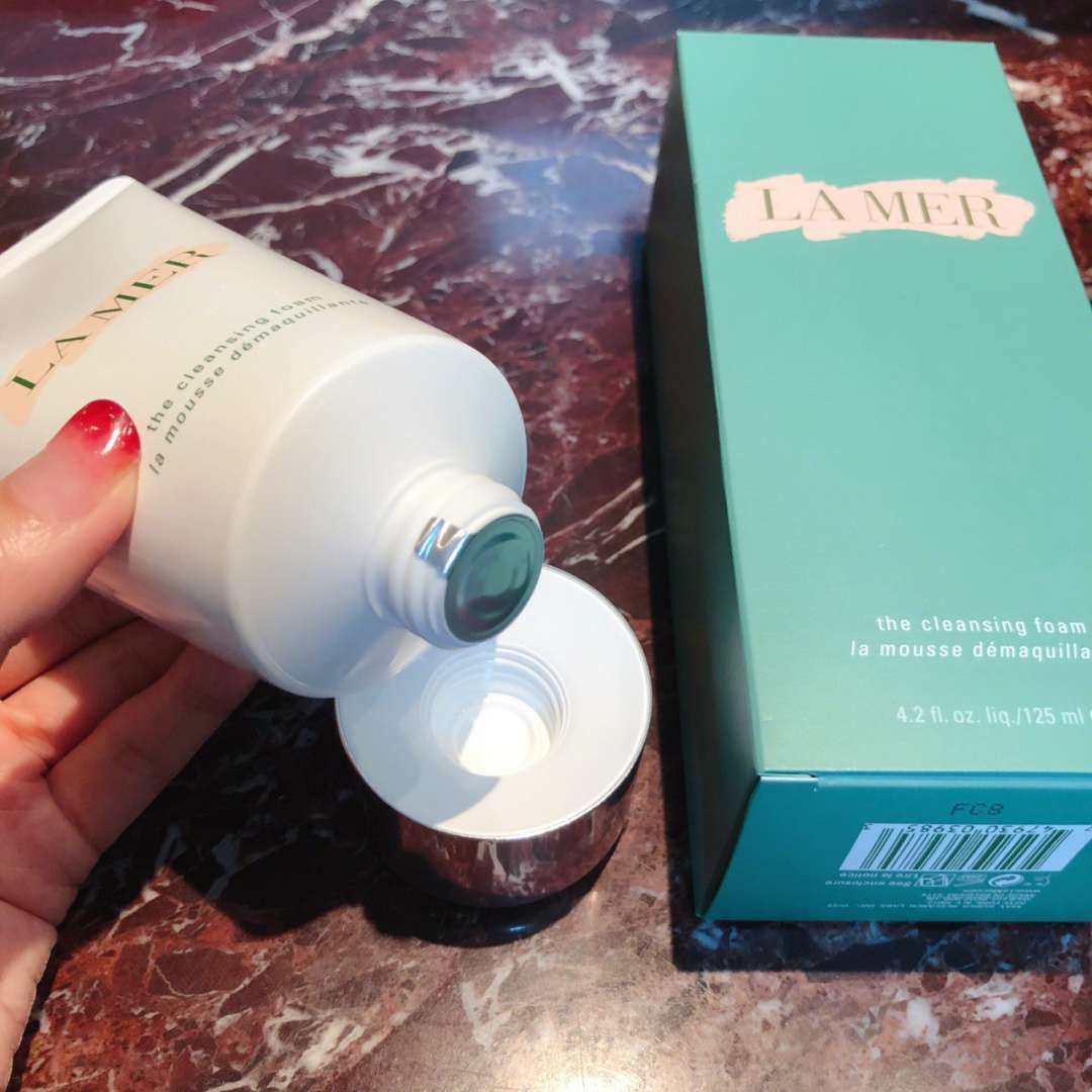 开箱✨昨天刚收到的，晒一下新入手的海蓝之谜洗面奶   趁着黑