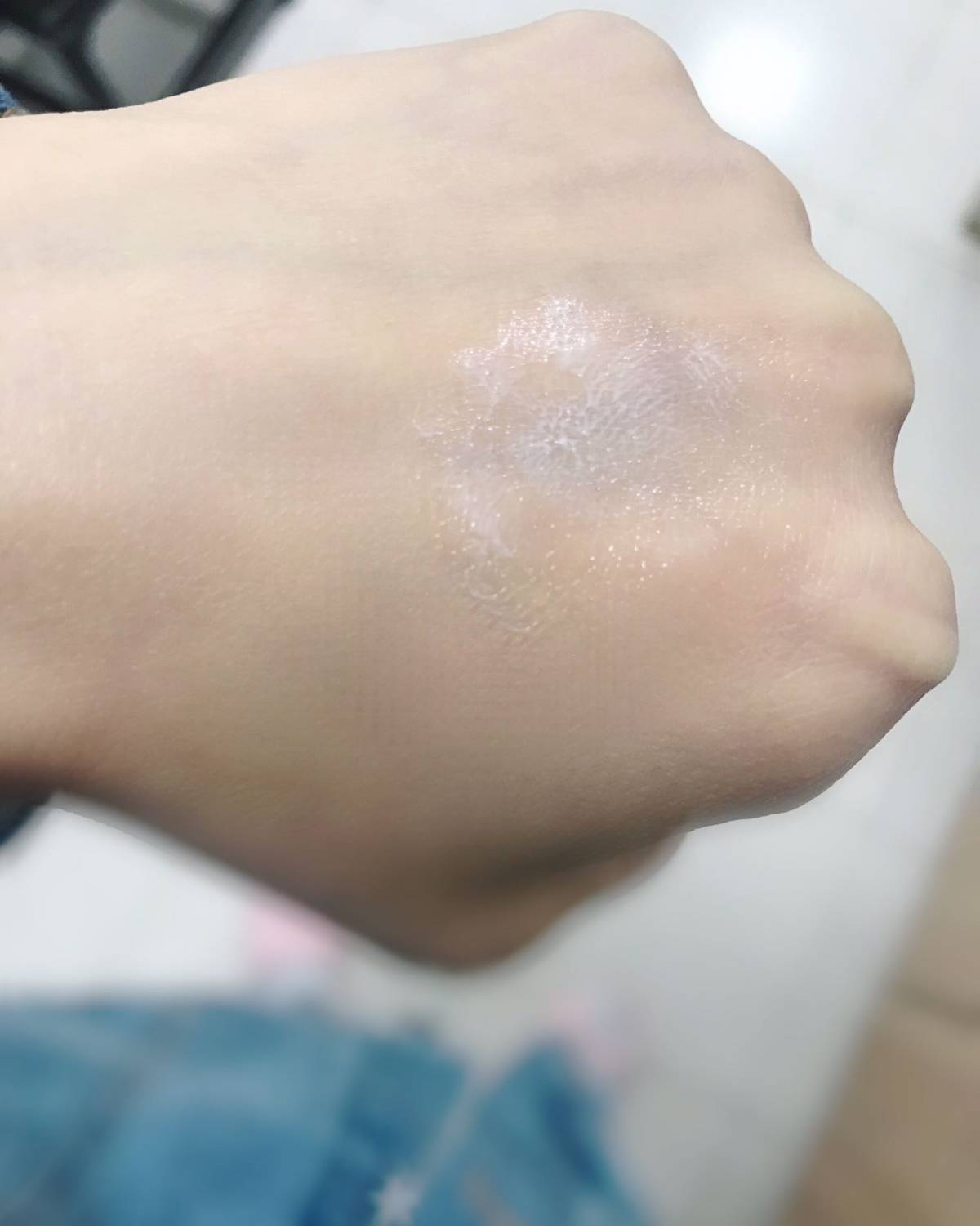 今天的是一款霜—-雅漾CICA修复霜。 这款在欧洲被称为万能