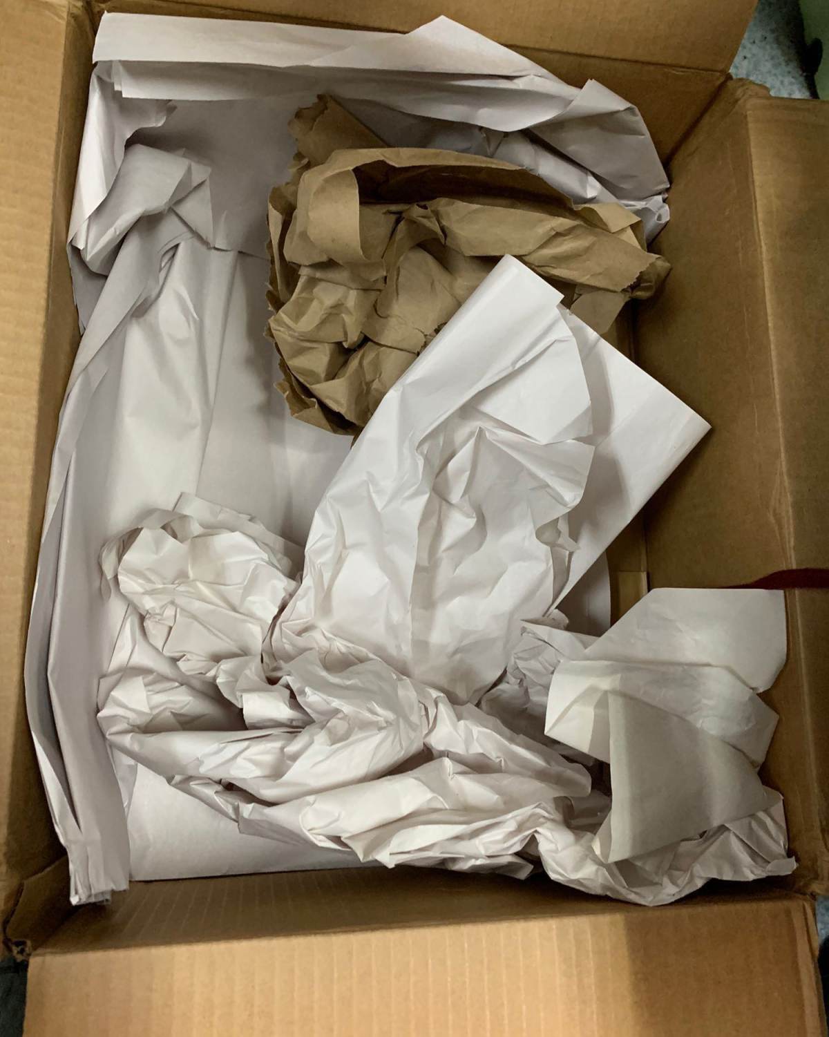 雅诗兰黛套装使用【中环转运护肤品专线】，价格速度都还行，奥利