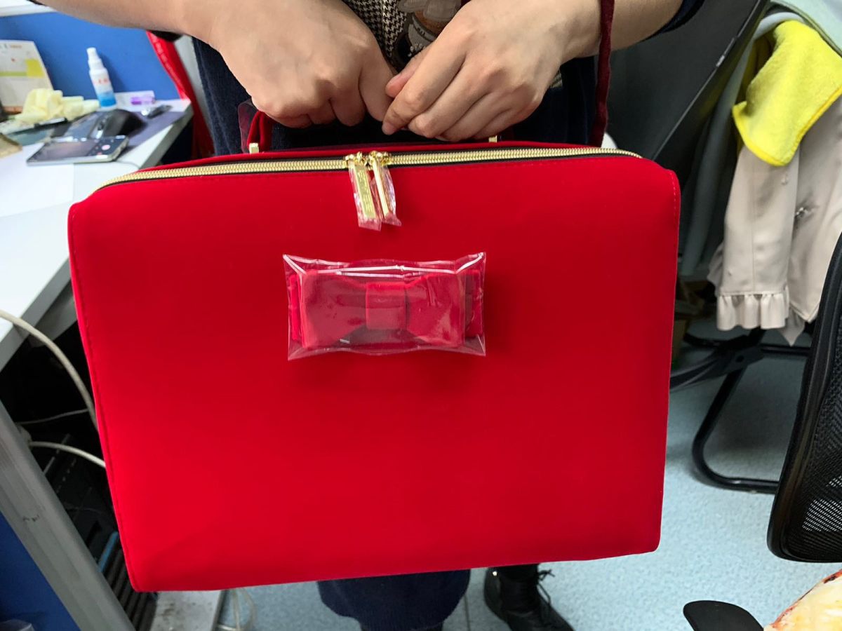 雅诗兰黛套装使用【中环转运护肤品专线】，价格速度都还行，奥利