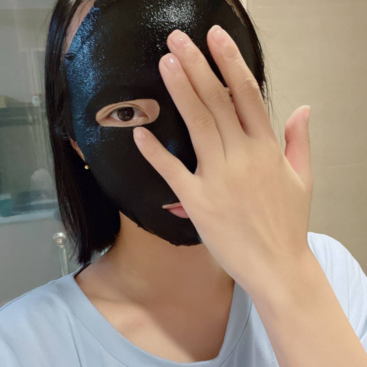 面膜挑战，打卡第一天 斐思妮黑膜，这款是国产**面膜，属于清