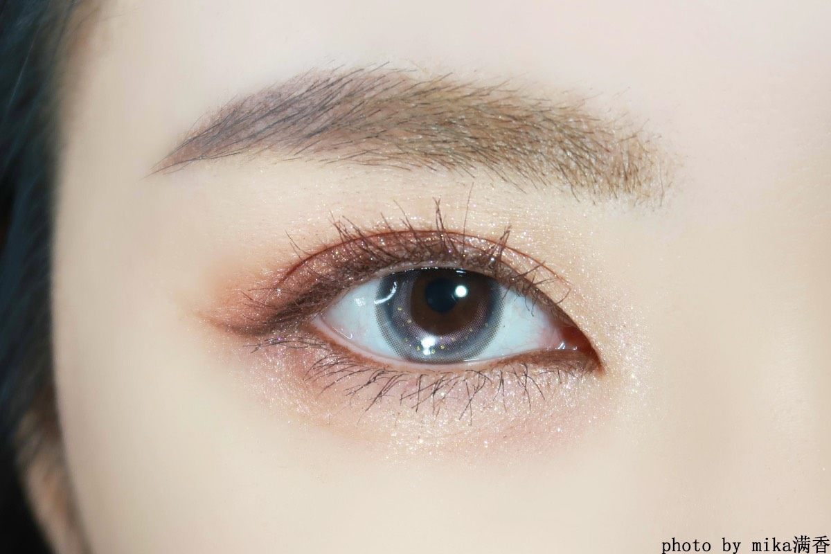 用这个三色眼影画眼妆超温柔 3CE这盘swoon我在8月份就