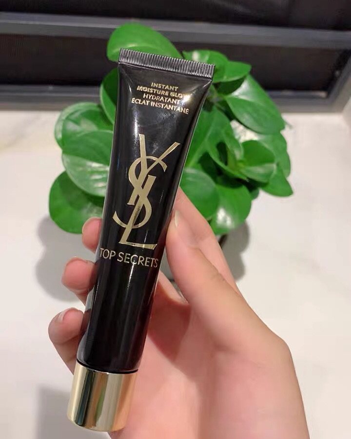 宝藏妆前乳藏不住了，人间真实圣罗兰 必须和你们分享一下 ➜ 