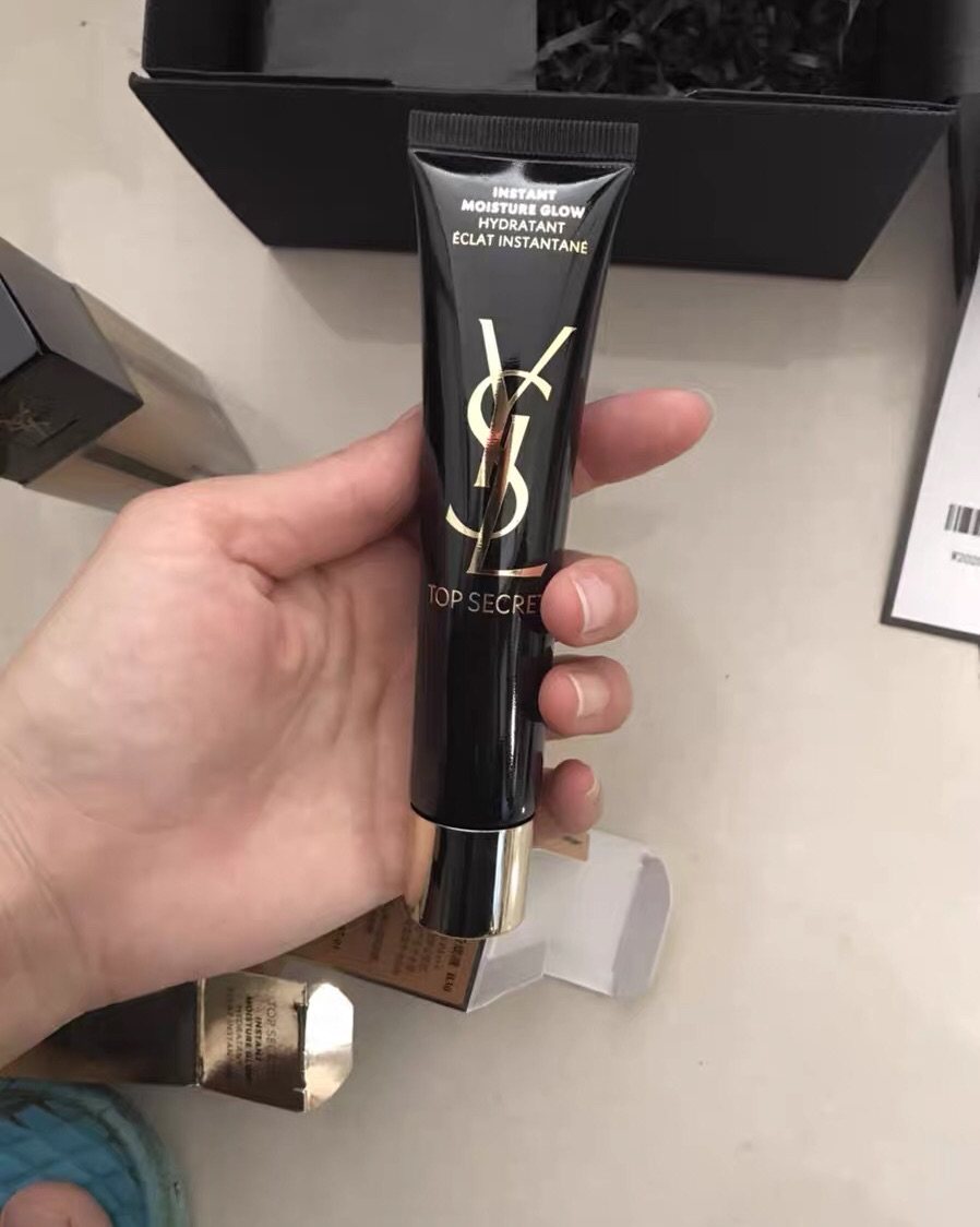 宝藏妆前乳藏不住了，人间真实圣罗兰 必须和你们分享一下 ➜ 