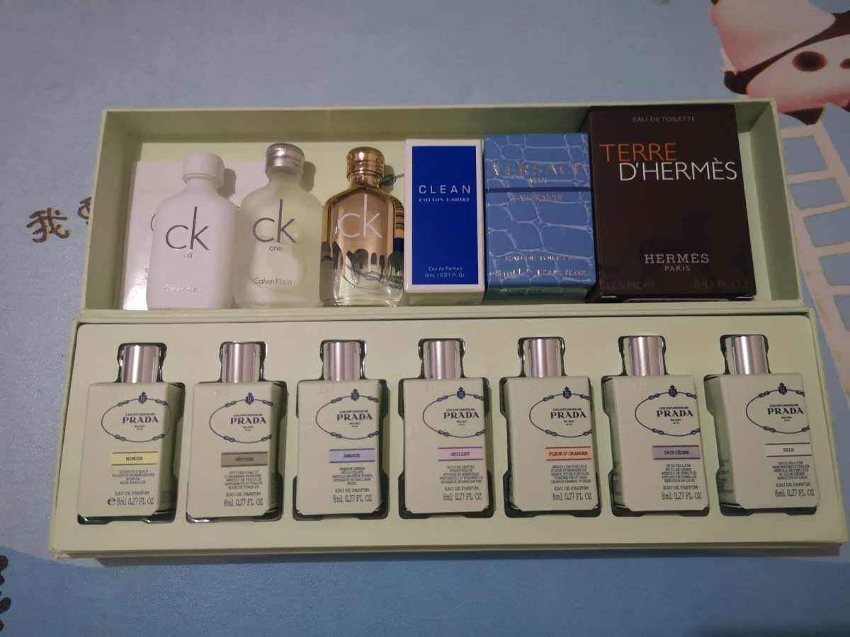 纪念第一次海淘 每年到这个时候都会想买香水，之前都是买的正装