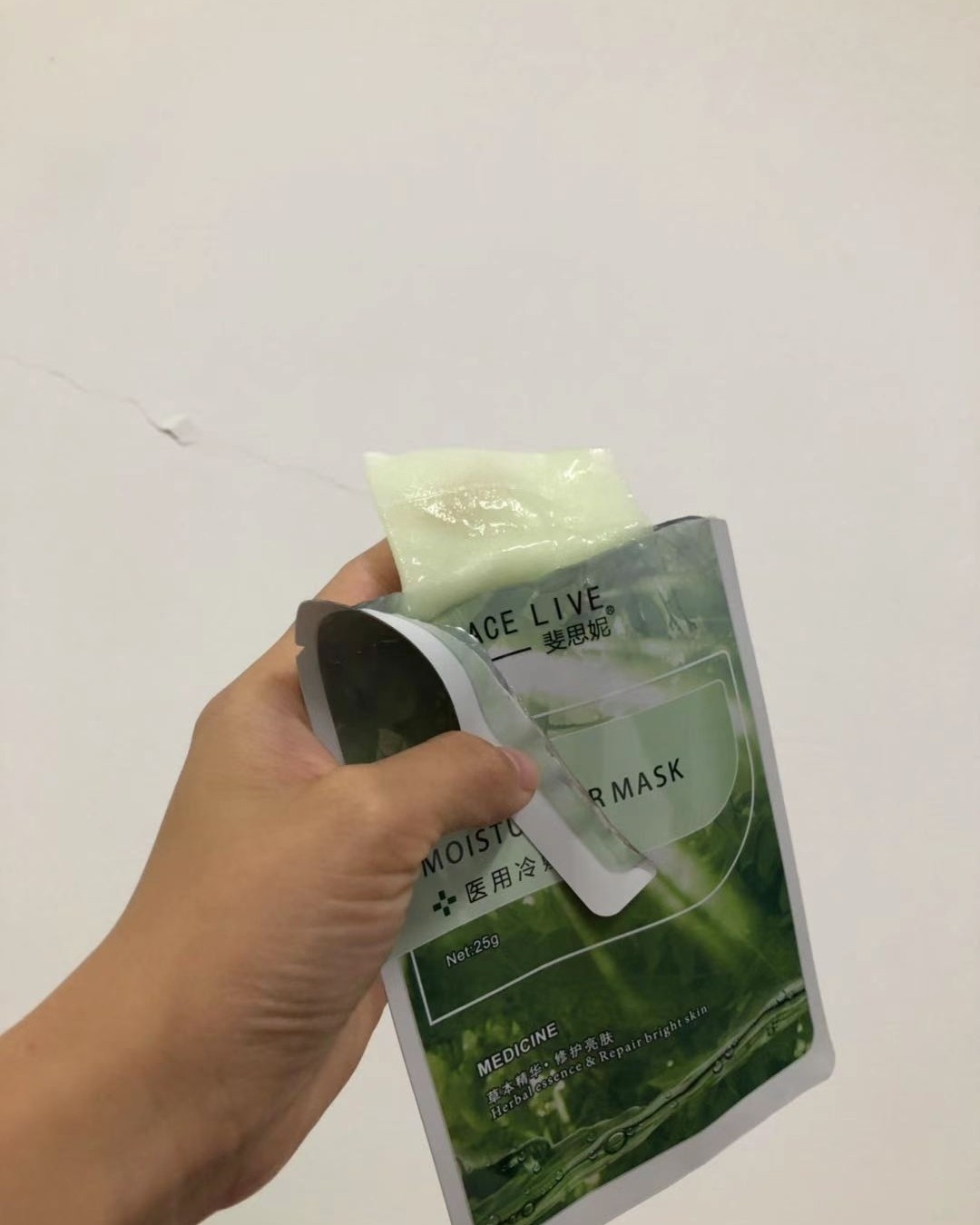 面膜打卡DAY6 今天好不容易出了太阳，带崽崽去太阳底下晒了