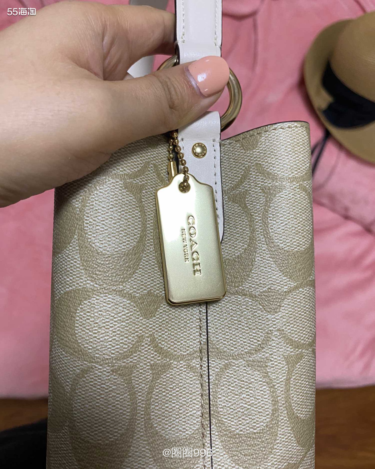 Coach奥莱老花小水桶包晒单 🌸这个配色很清新，更适合夏