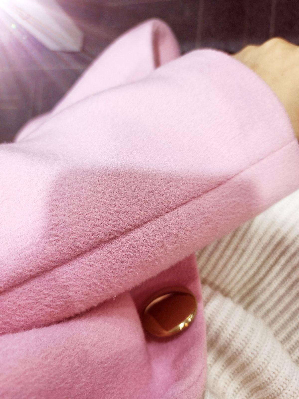 冬季保暖原始方法：把自己裹起来。 这个冬天没什么特别的保暖方