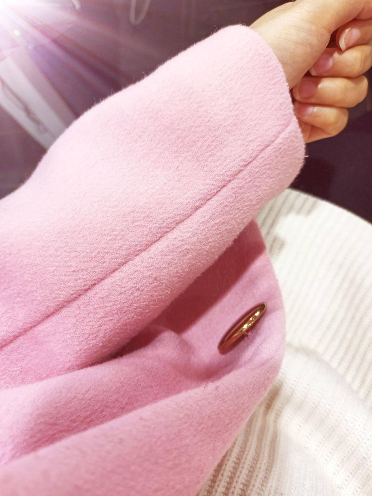 冬季保暖原始方法：把自己裹起来。 这个冬天没什么特别的保暖方