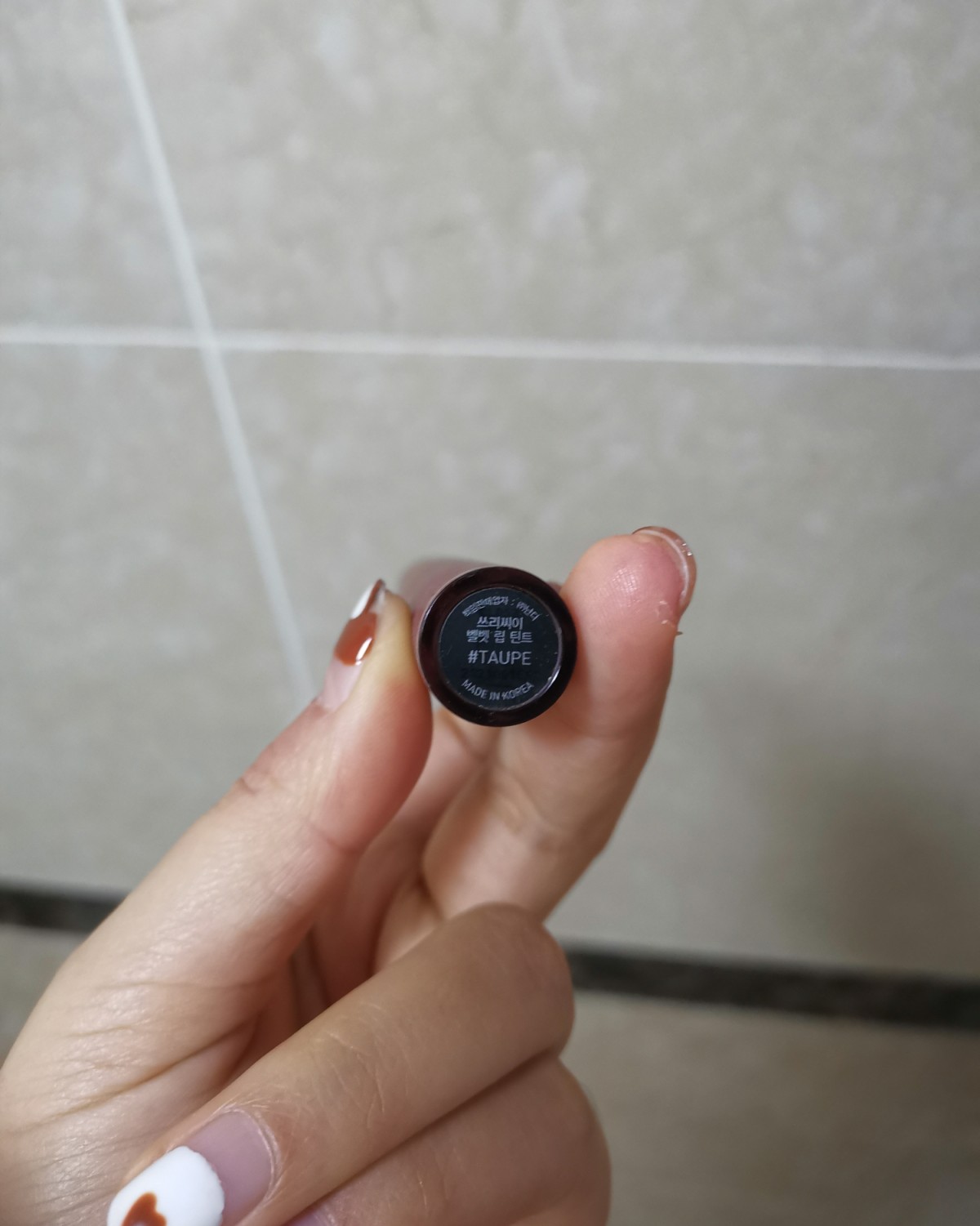口红打卡day2 今天用的是3CE的 taupe色唇釉，黄皮