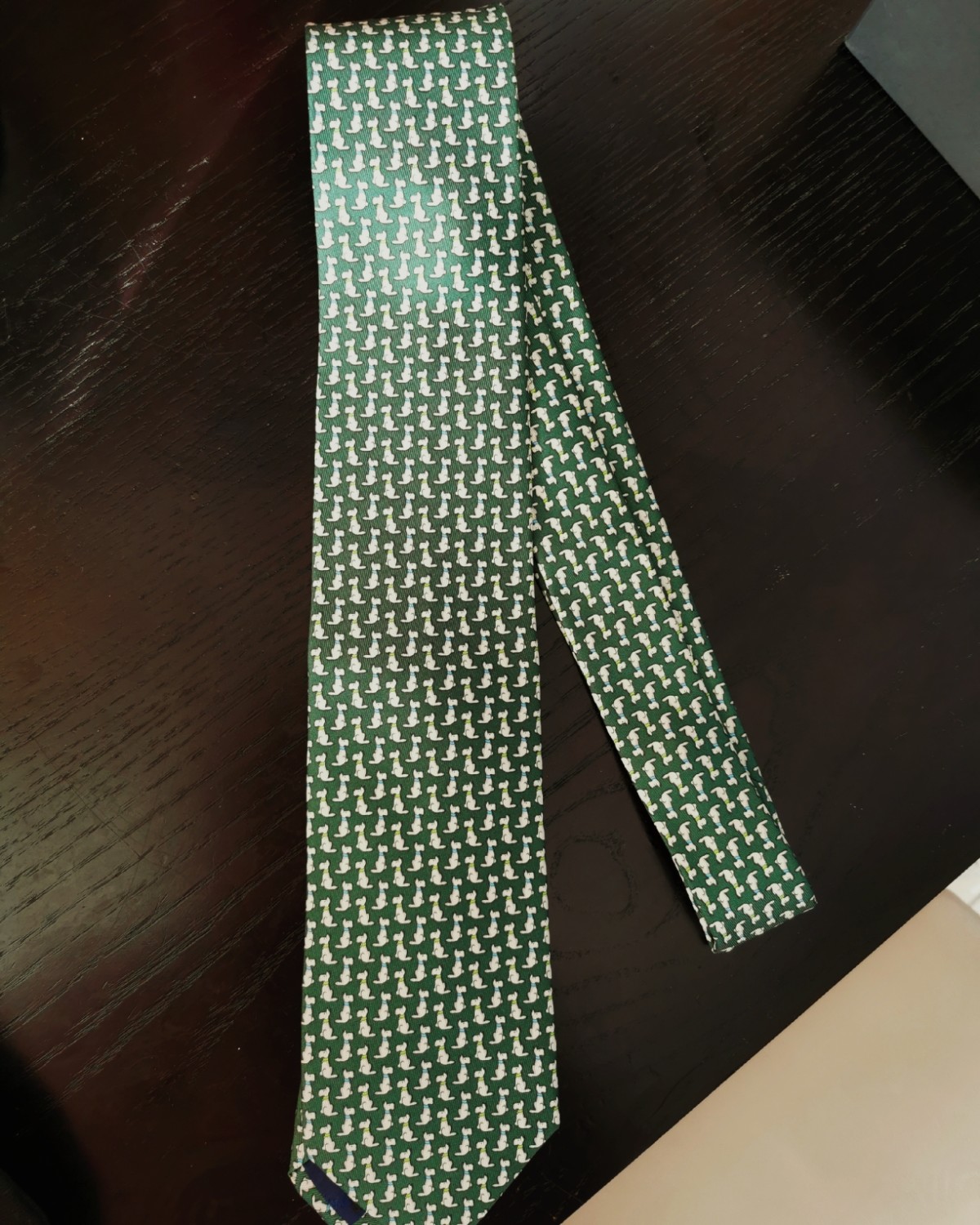 菲拉格慕领带动物系列都很有特色，之前在国外游玩的时候买过一条