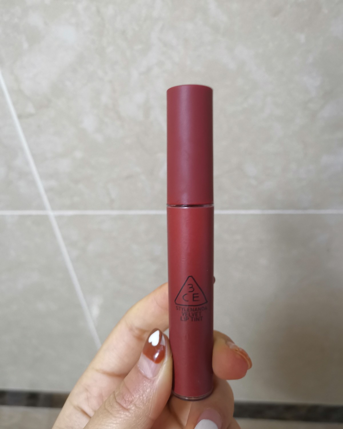 口红打卡day2 今天用的是3CE的 taupe色唇釉，黄皮
