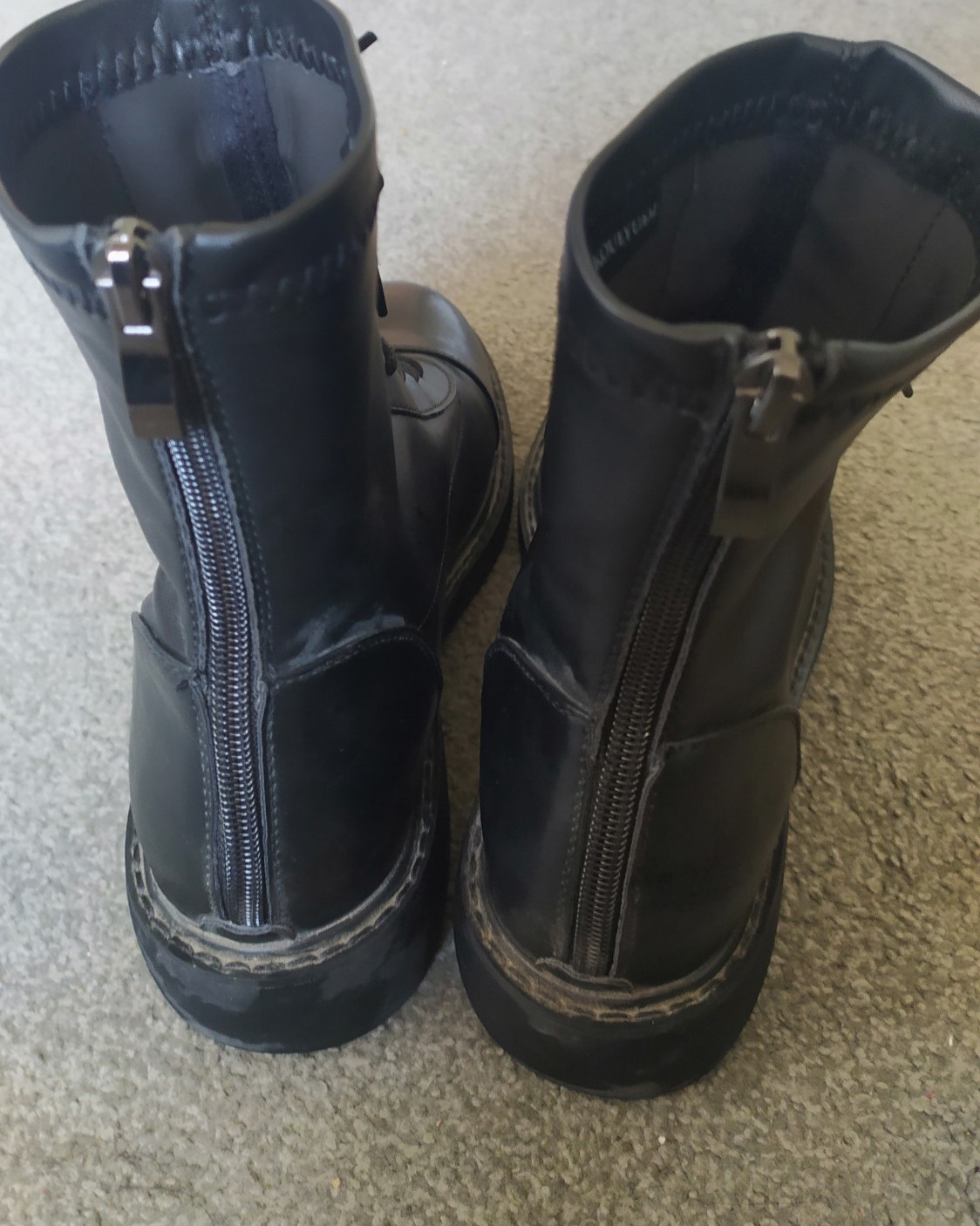 ✨保暖神器**--马丁靴  虽然深圳不需要Ugg这样的毛靴子