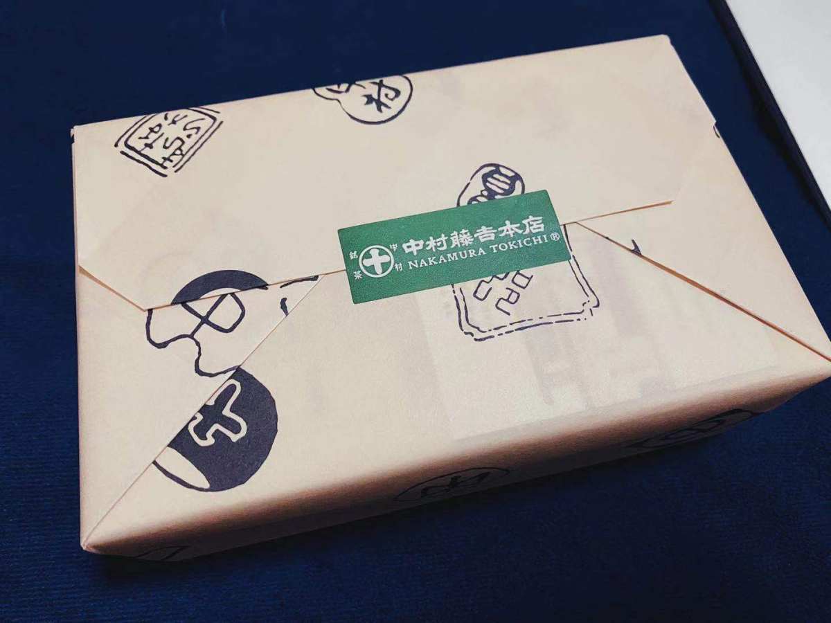 饼干的口感超级好，抹茶夹心会甜一些，作为伴手礼送人都是非常好