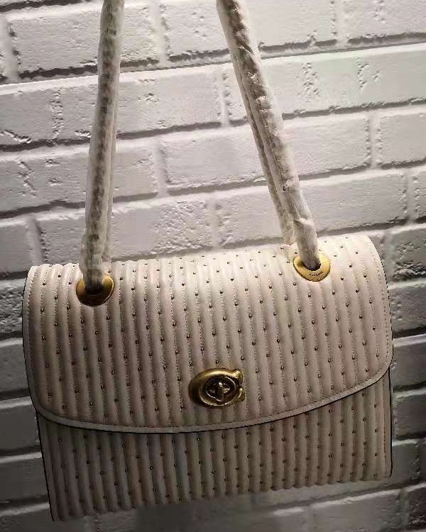 第一次下单蔻驰到货了，很开心呀！之前用Q Q邮箱下了2单，秒