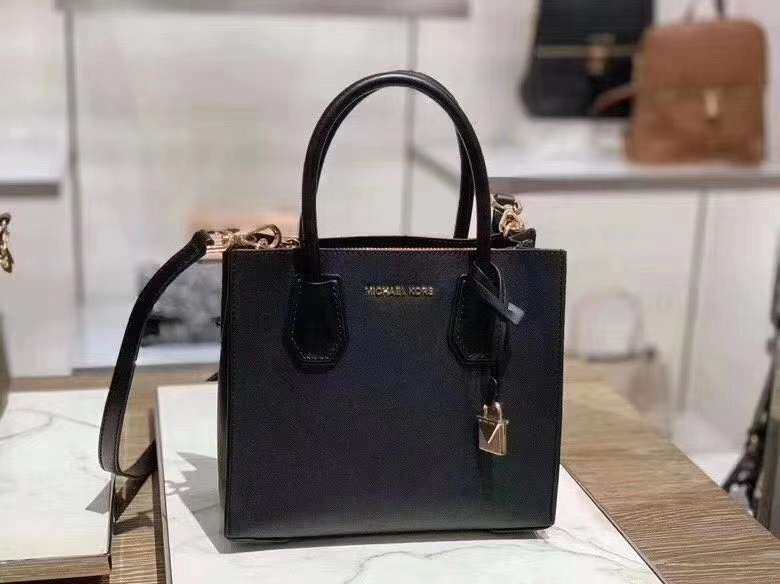 盘点下mk的包包，ava红色mini家里现货，其他都是美现在