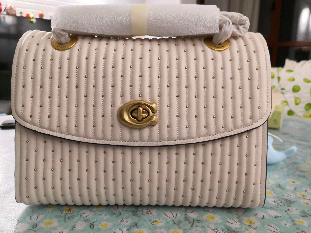 第一次下单蔻驰到货了，很开心呀！之前用Q Q邮箱下了2单，秒