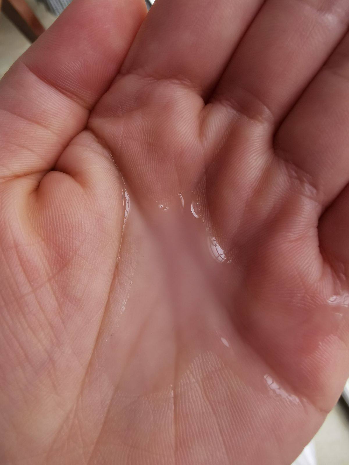分享下使用兰蔻粉水的感受，本人脸颊两边是干，T区油，随着季节