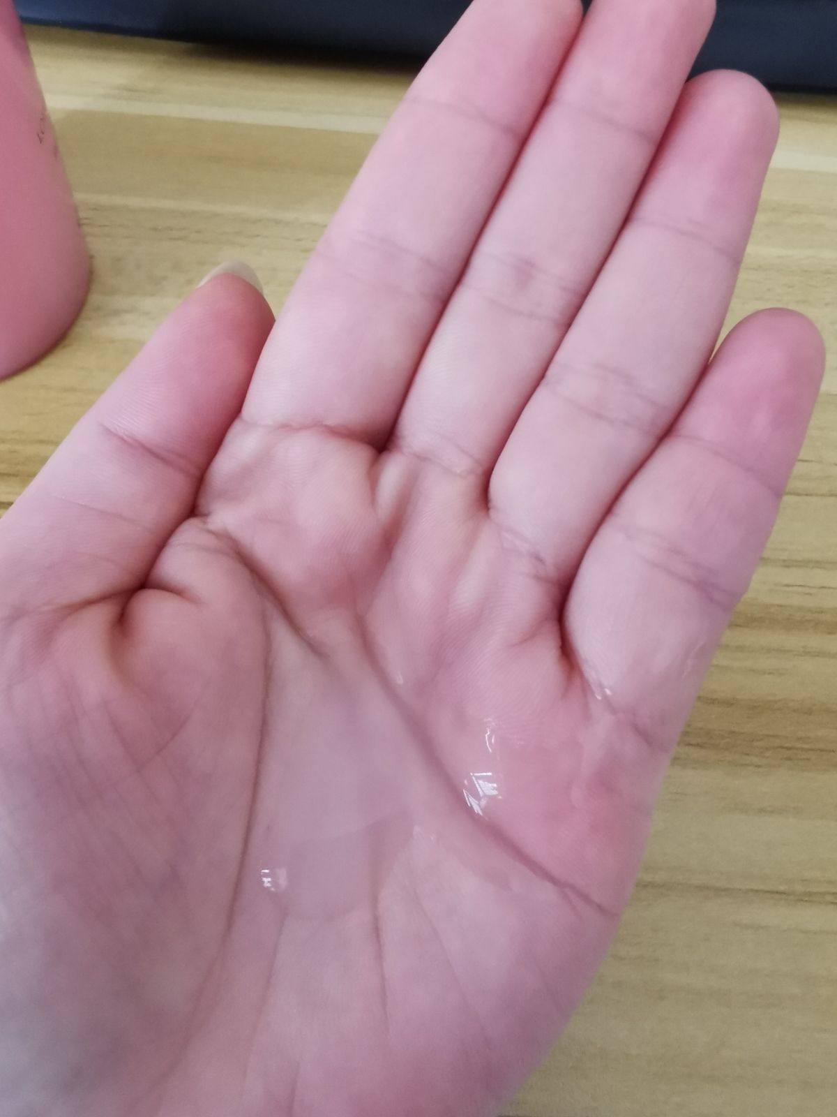 分享下使用兰蔻粉水的感受，本人脸颊两边是干，T区油，随着季节