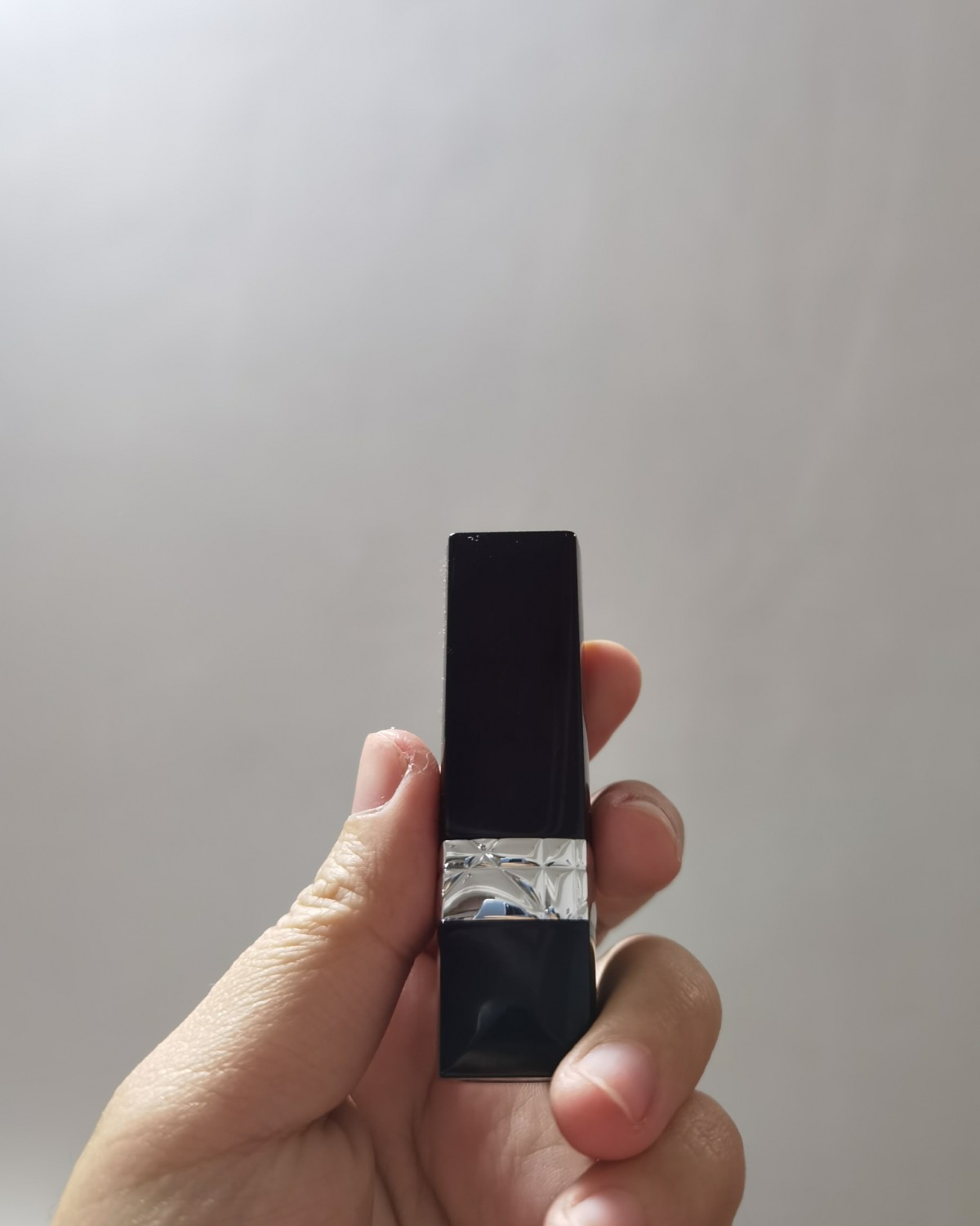 今天**的是迪奥999 滋润款  💋颜色是正红色偏一点点橘