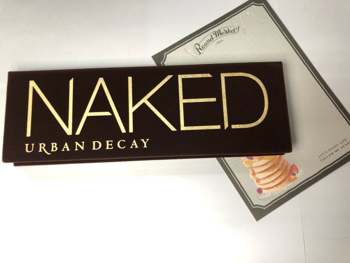urbandecay1代盘 没想到1代盘是丝绒包装，包装绝了