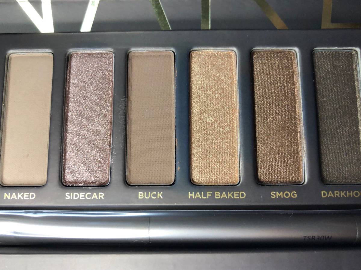 urbandecay1代盘 没想到1代盘是丝绒包装，包装绝了