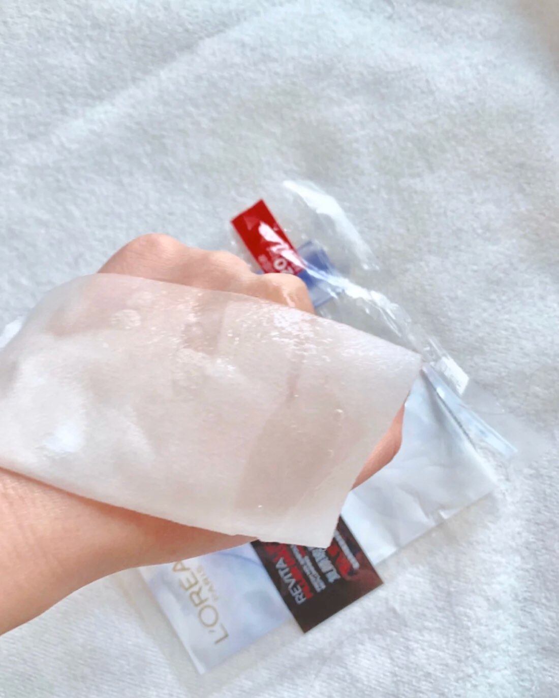 面膜打卡 上次发的这个欧莱雅安瓶面膜，有的妹子问怎么用。 图