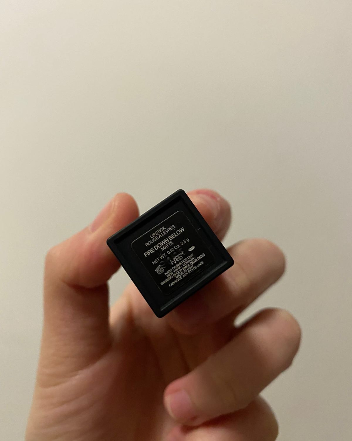 口红打卡DAY1 牌子：NARS  色号：朝下 质感：外壳磨