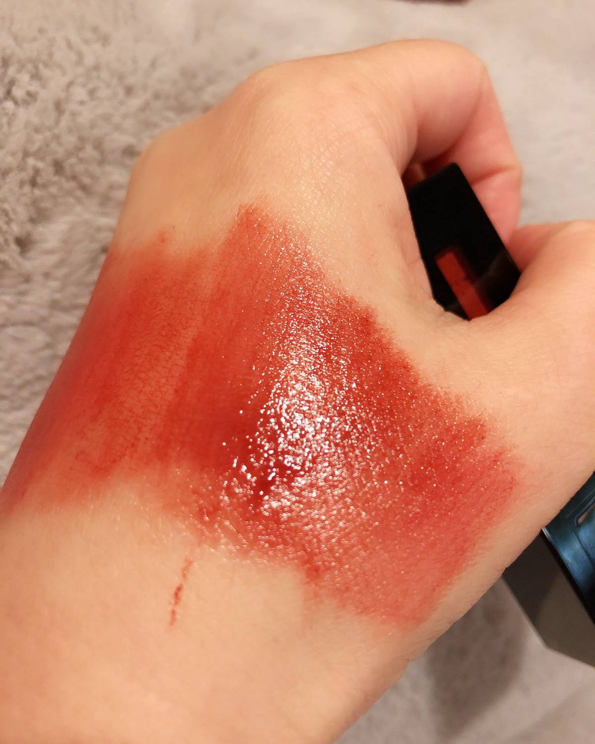今天宠幸的是我的ysl黑管💄了， 一到冬天，嘴巴👄特别容