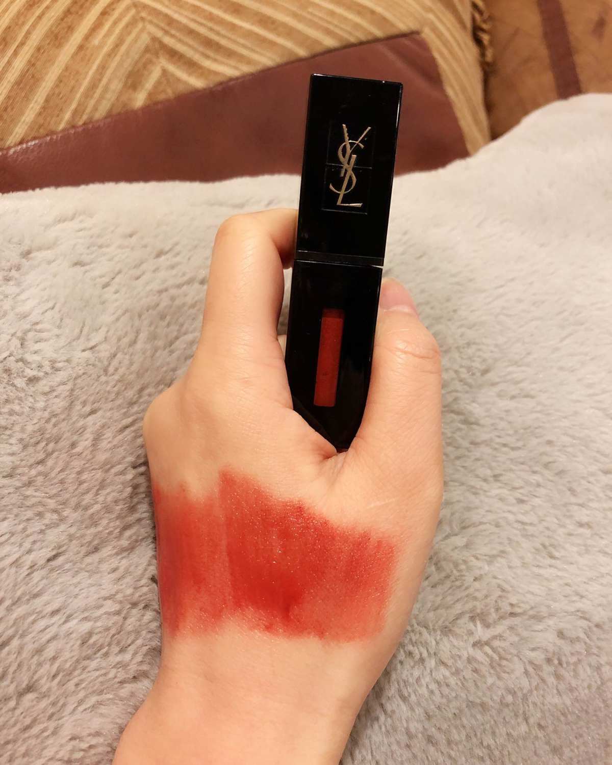 今天宠幸的是我的ysl黑管💄了， 一到冬天，嘴巴👄特别容