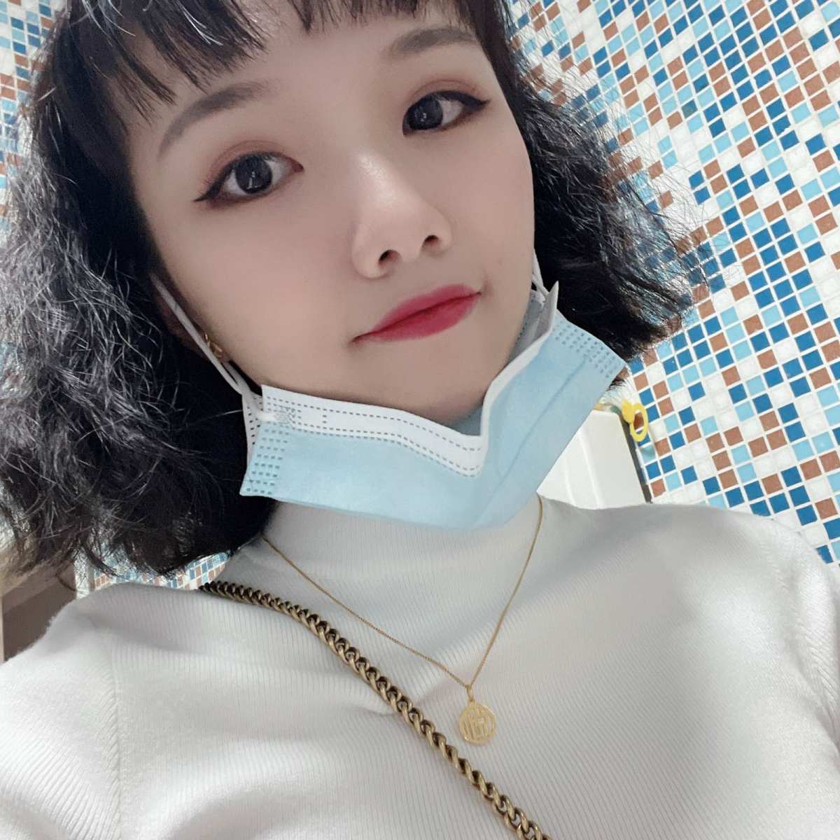 口红打卡第三天 图一裸唇，图二兰蔻126打底， 图三阿玛尼4