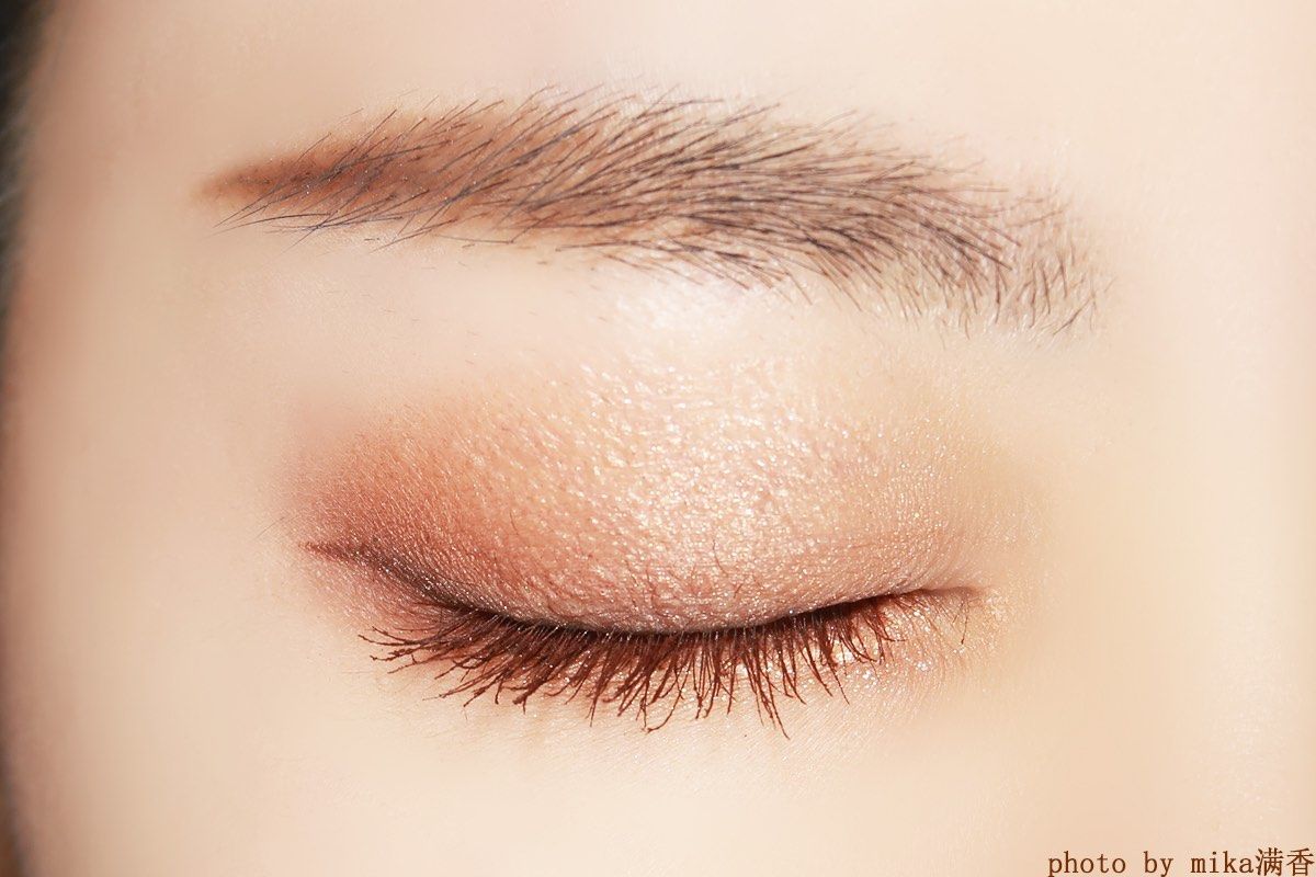嗲嗲的冬日暖茶眼妆 canmake家的眼影配色一向实用，离不
