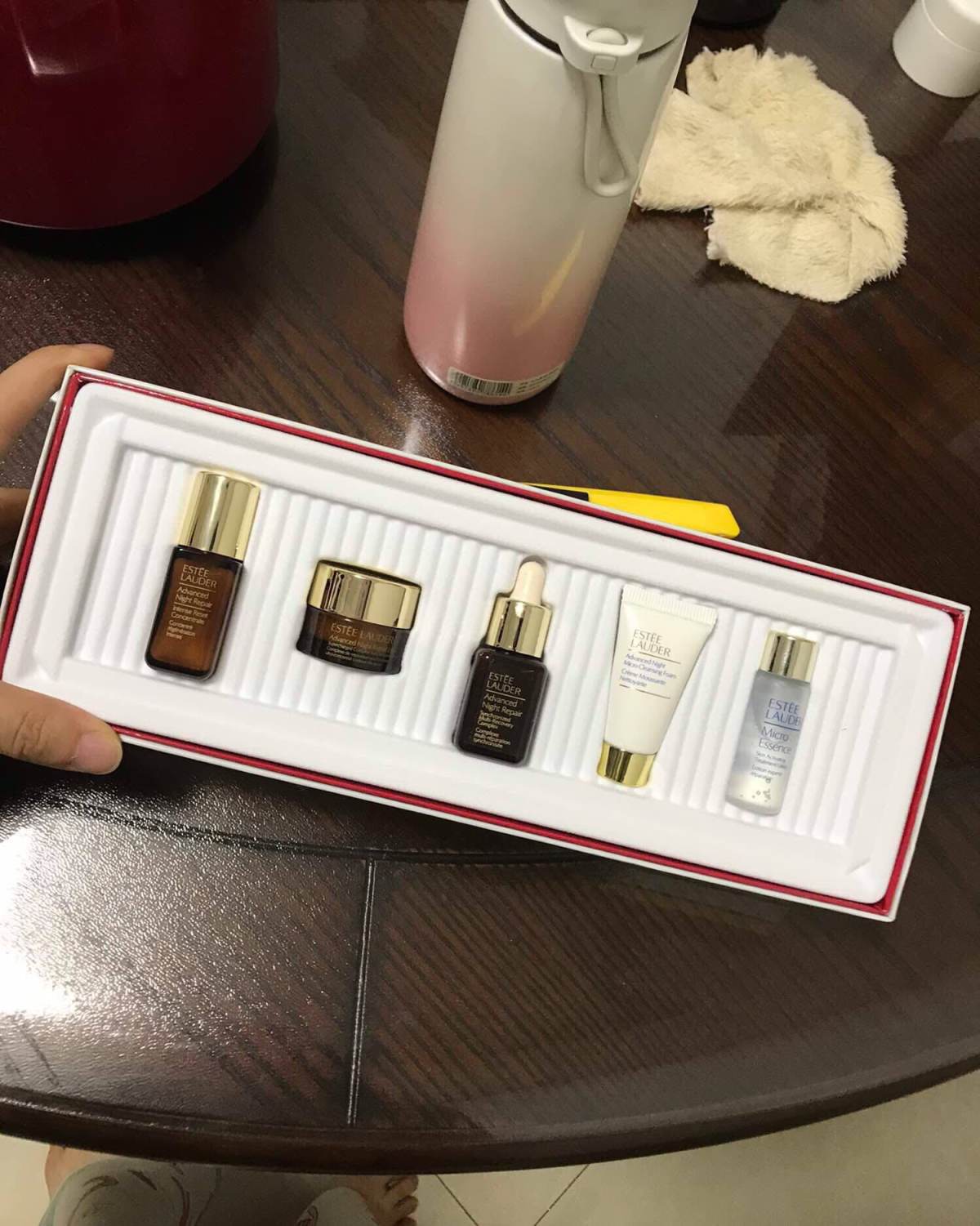 跪求点赞哈哈哈哈 圣诞节快落呀姐妹们哈哈哈哈🎄 雅诗兰黛小
