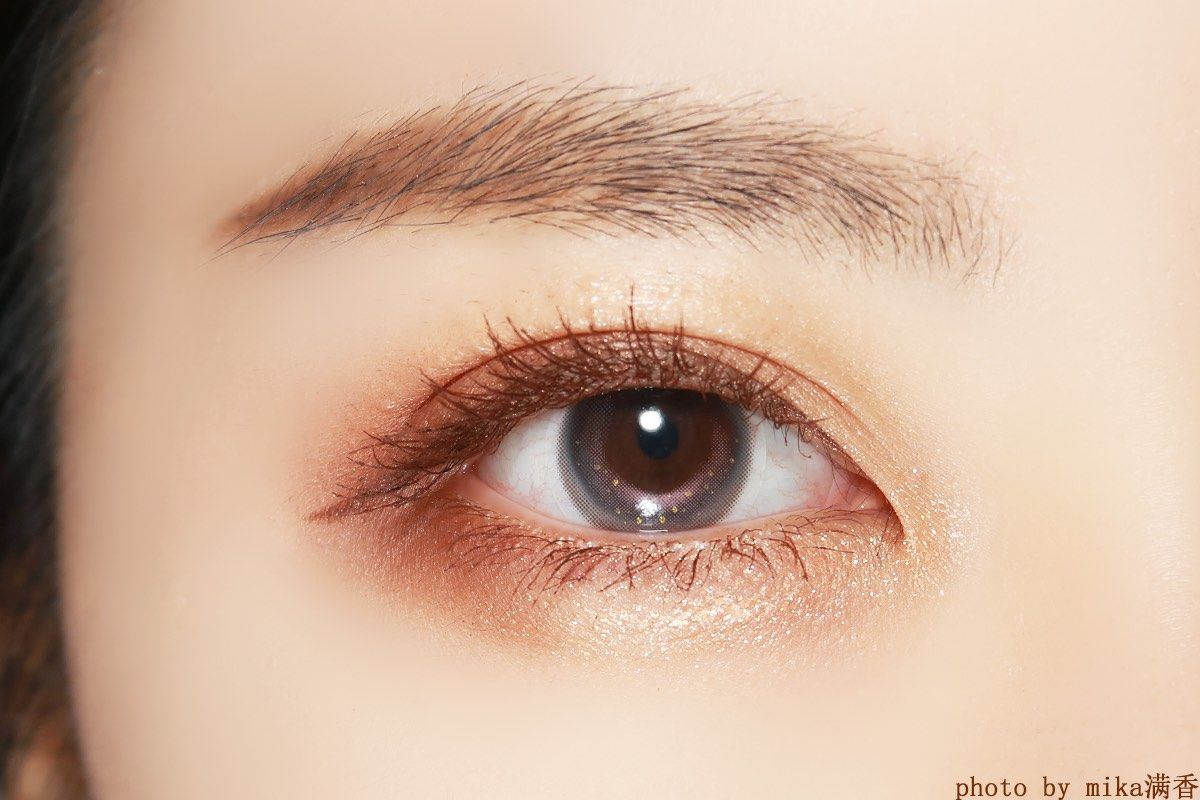 嗲嗲的冬日暖茶眼妆 canmake家的眼影配色一向实用，离不