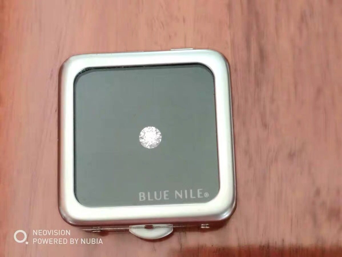钻石一定要选自己喜欢的，而自己喜欢的，一定要在blue ni