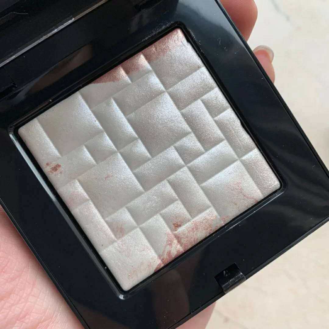 #我的高光时刻#Bobbi brown芭比波朗五花肉高光✨ 