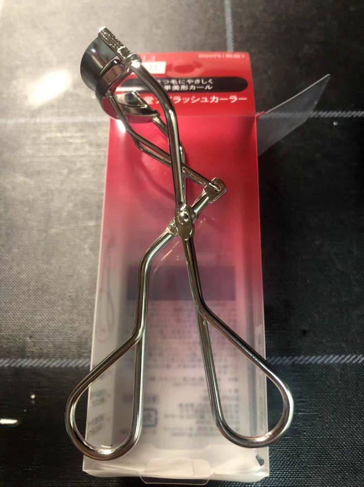 今天给大家一款睫毛夹，日本资生堂213小型便携式眼睫毛夹  