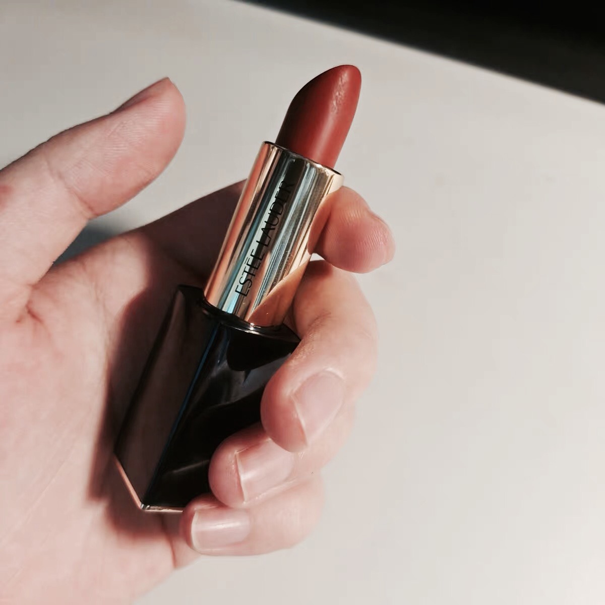 7天口红挑战第7天 96雅诗兰黛557,焦糖烤栗色,哑光质地