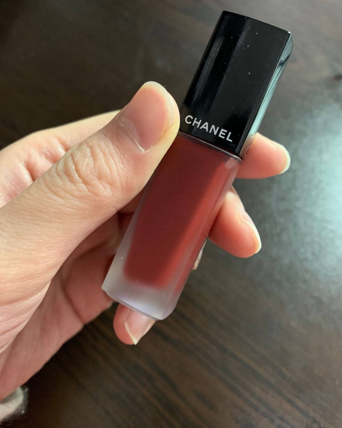 7天口红💄挑战-Day6—香奈儿154号唇釉  👉外观：
