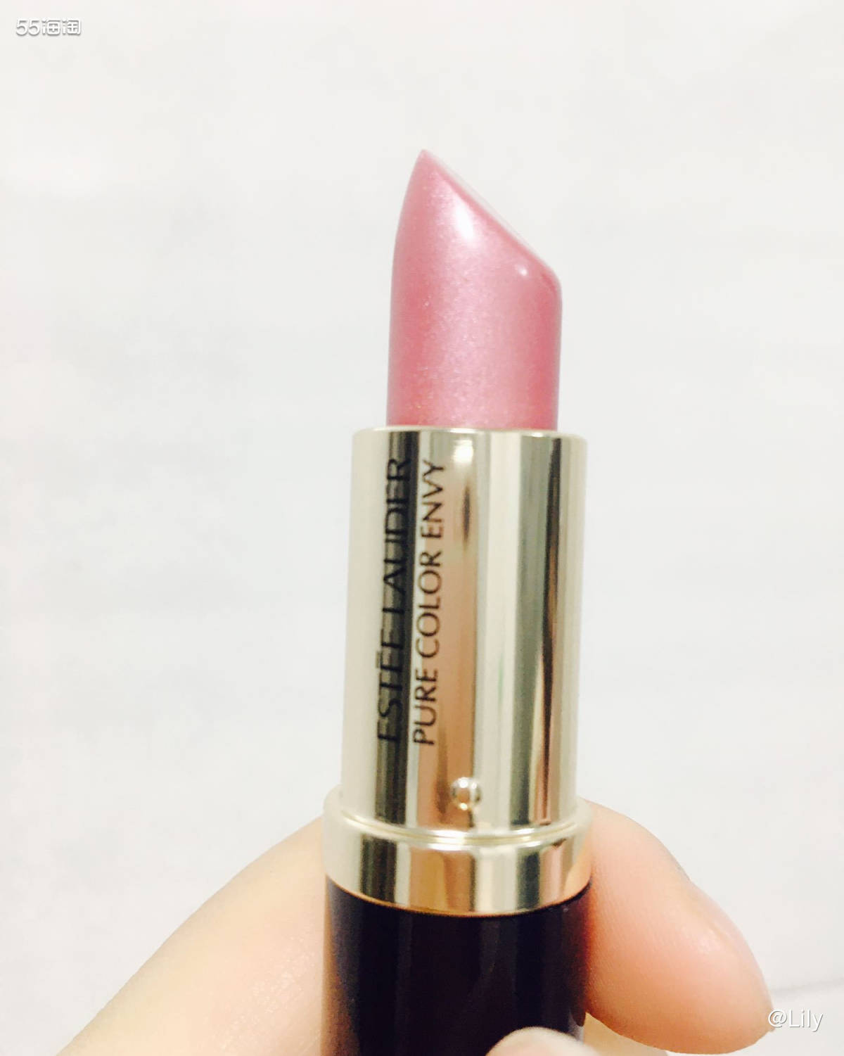 day 6 雅诗兰黛221 pink parfait,这支口红是赠品,颜色是带点微闪的裸