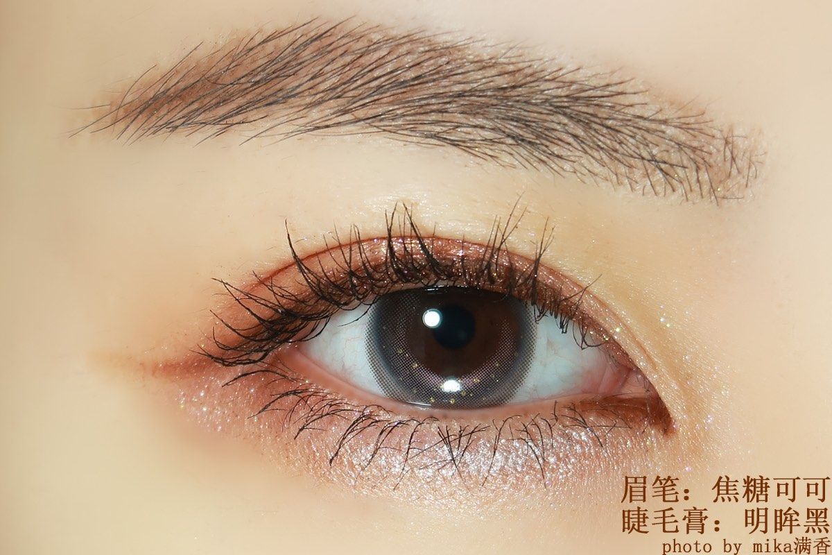 睫毛膏和眉笔就要搭配着来嘛 经常来看我功课的小伙伴应该很眼熟